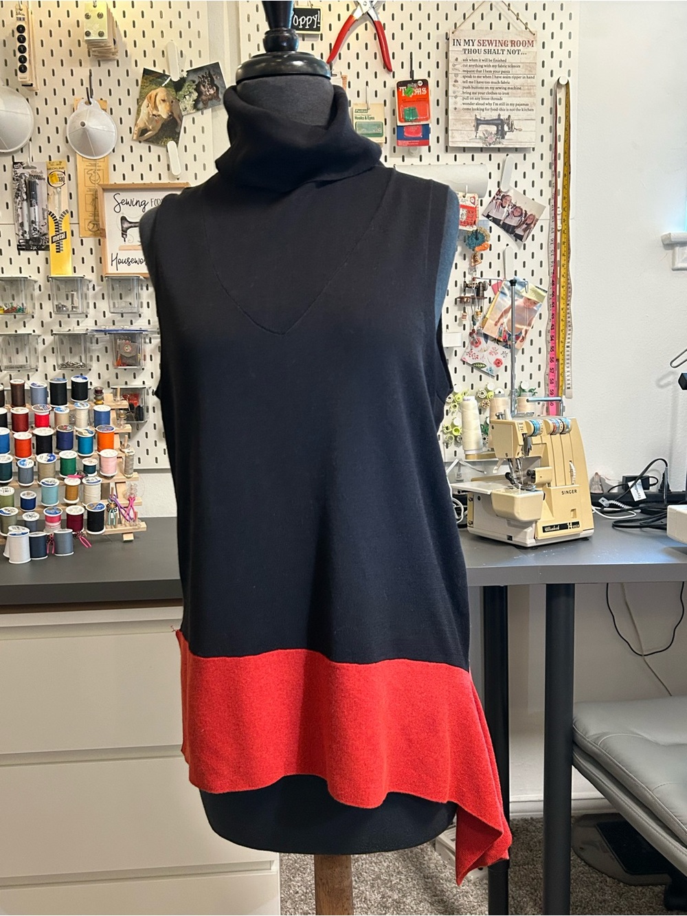 Robert Rodriguez Black Sleeveless Turtleneck Tunic with Red Hem Accent    Size M